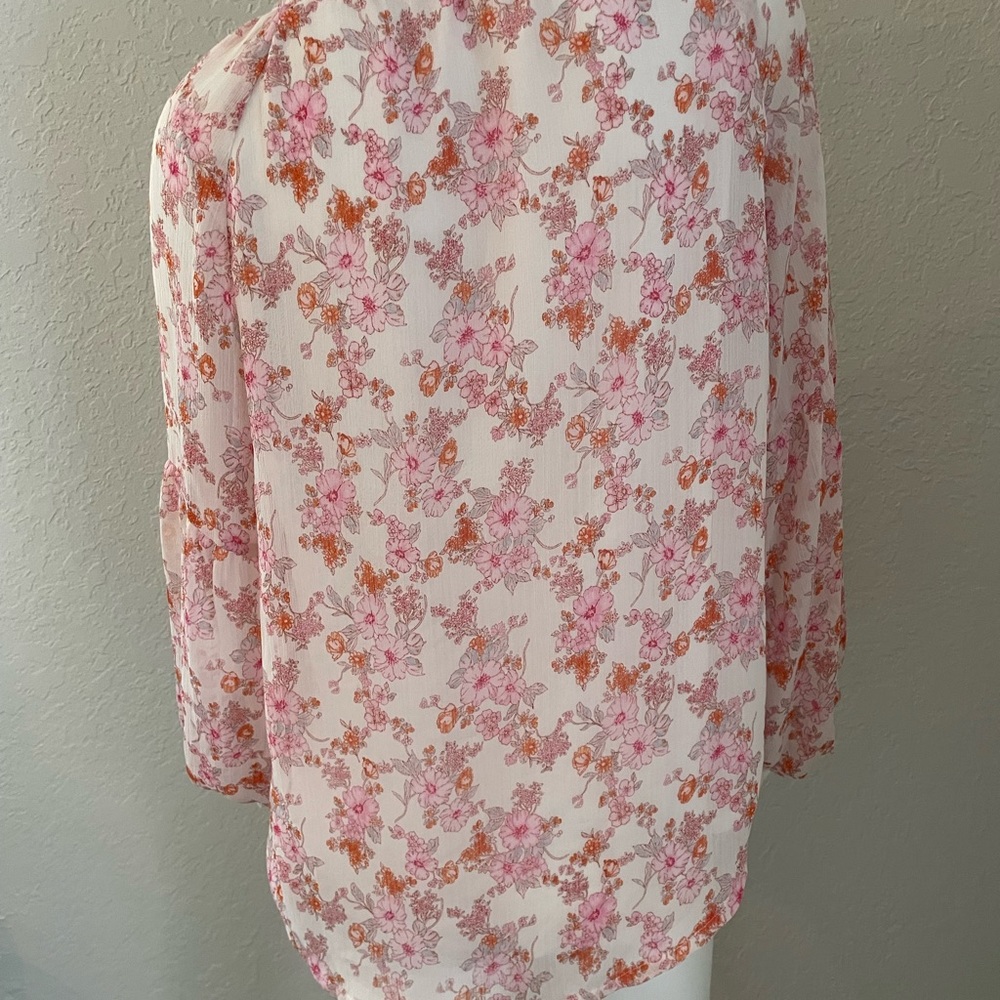 Beautiful blouse - Picture 2 of 5